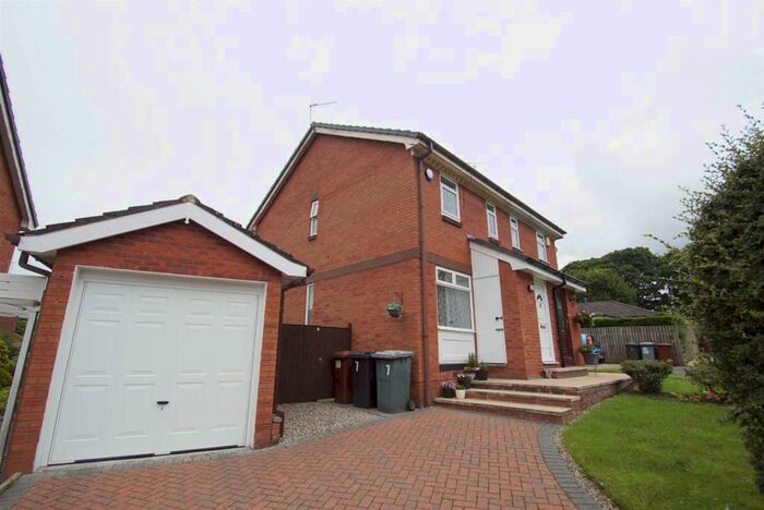 2 Bedroom Town House To Rent In Kestrel Close, Alwoodley, Leeds, LS17