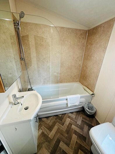 2 Bedroom Caravan For Sale In Perowne Way, Sandown, PO36