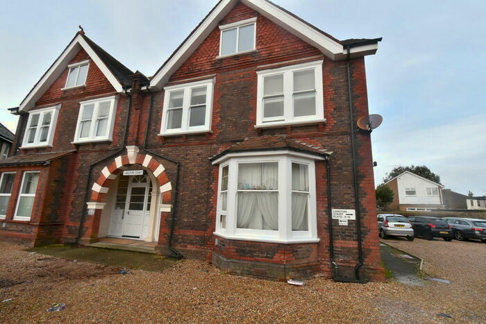 1 Bedroom Flat To Rent In Langton Road, Worthing, West Sussex, BN14