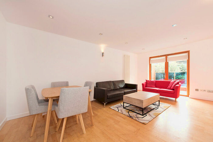 3 Bedroom Apartment To Rent In Tribeca Apartments, Heneage Street, Spitalfields, London, E1