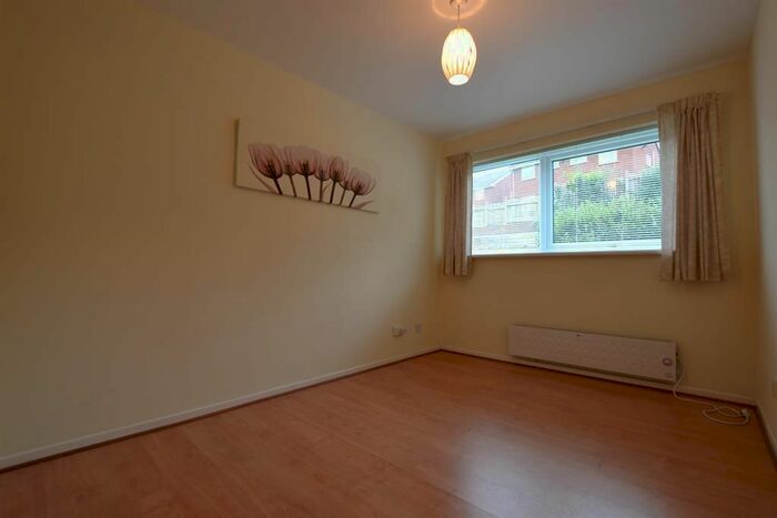 1 Bedroom Flat To Rent In Wiltshire Drive, Halesowen, B63
