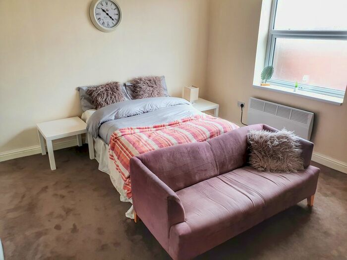 Studio To Rent In Market Place, Wednesbury, WS10