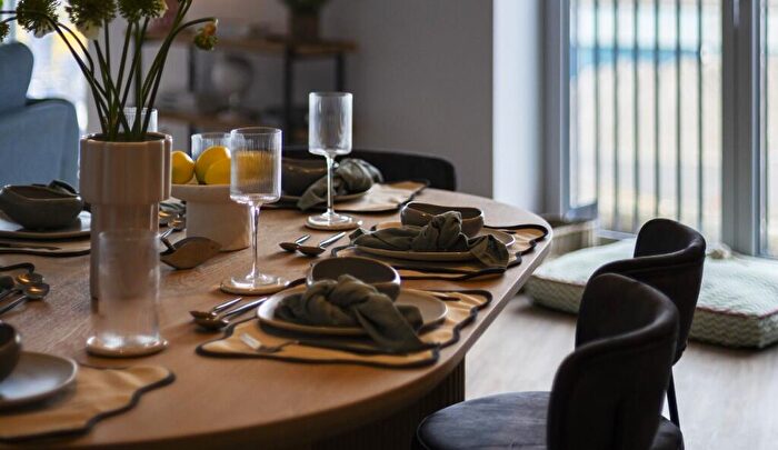 3 Bedroom Apartment To Rent In Dockside, Edinburgh, EH6