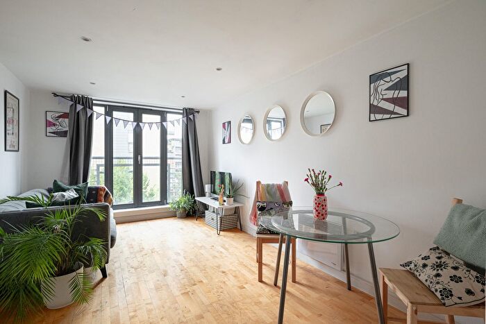 2 Bedroom Flat For Sale In Fairfield Road, London, E3