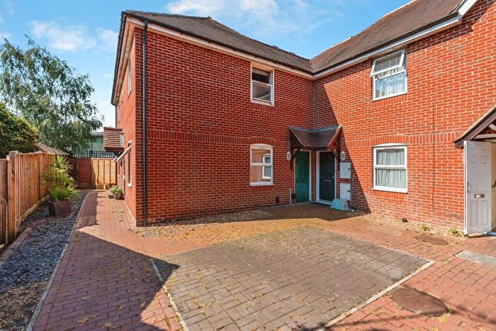 2 Bedroom Maisonette For Sale In Old Redbridge Road, Southampton, SO15
