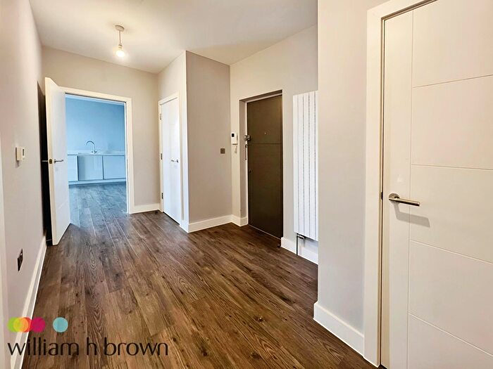 2 Bedroom Penthouse To Rent In Victoria Avenue, Southend-On-Sea, SS2