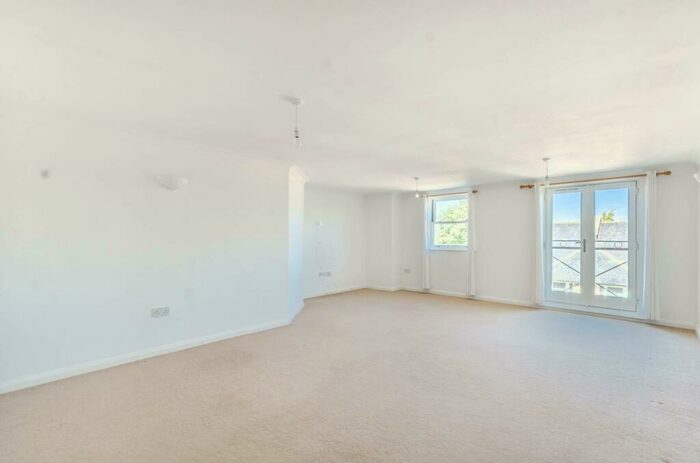 2 Bedroom Flat To Rent In Bass Mews, East Dulwich, London, SE22