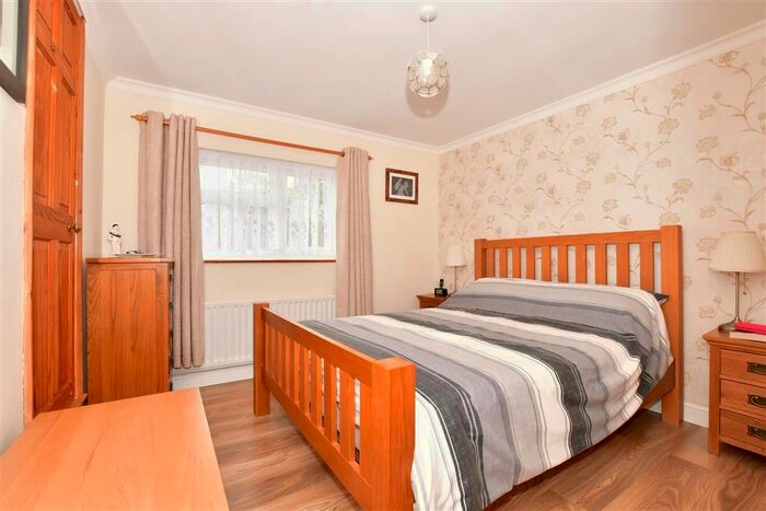 3 Bedroom End Of Terrace House For Sale In Park Drive, Hothfield, Ashford, Kent, TN26