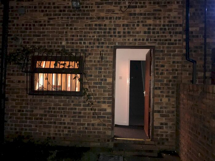 2 Bedroom Flat To Rent In Oldham Road, Failsworth, Manchester, M35