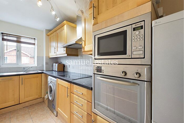 2 Bedroom Flat To Rent In Linnet Court, Veals Mead, Mitcham, CR4