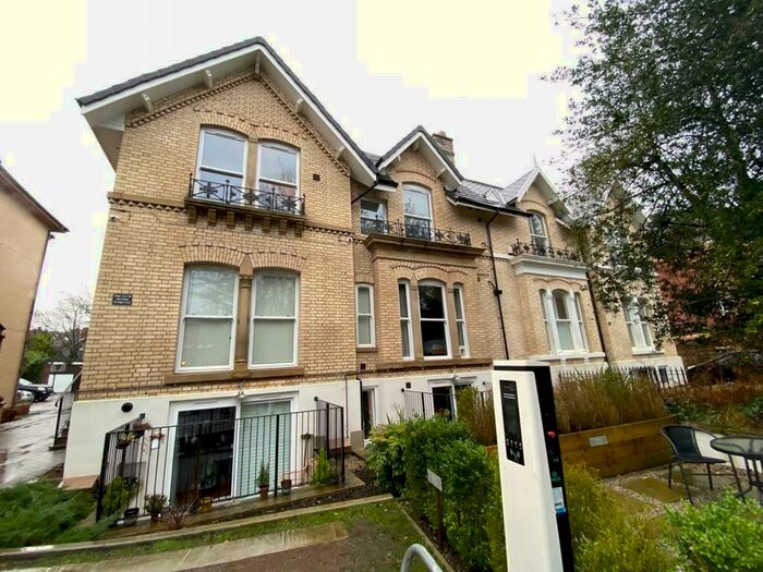 2 Bedroom Apartment To Rent In Edge Lane, Chorlton, M21