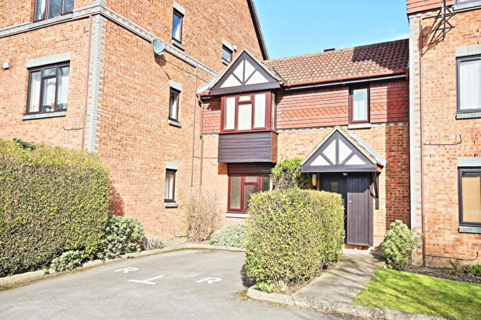 Flat To Rent In Tintagel Way, Woking, GU22