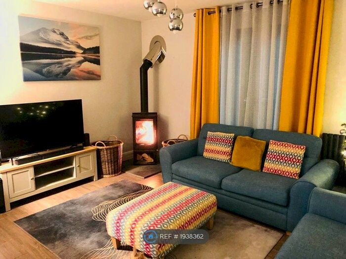 3 Bedroom Semi-Detached House To Rent In Winchester Road, Southampton, SO16