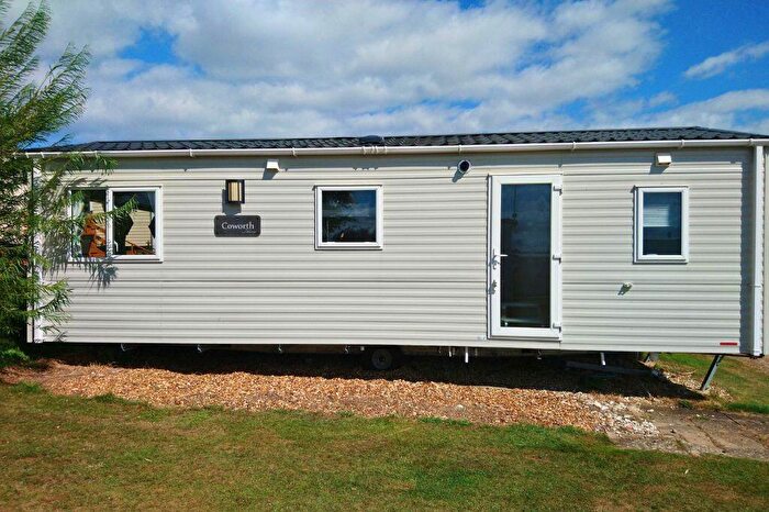 2 Bedroom Park Home For Sale In Snettisham Holiday Park, PE31