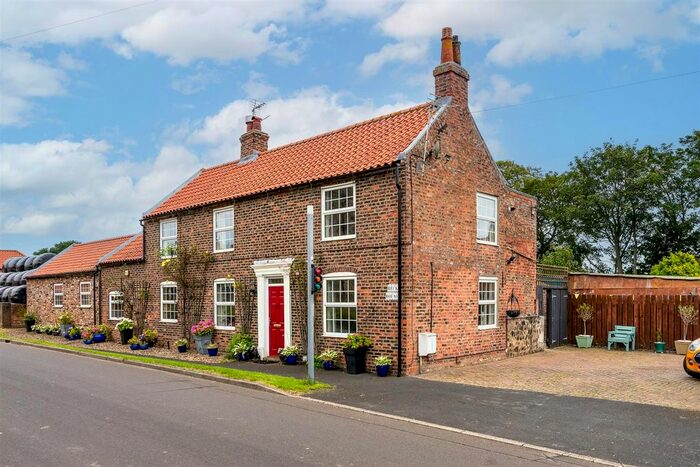 5 Bedroom Detached House For Sale In Welwick, Hull, HU12