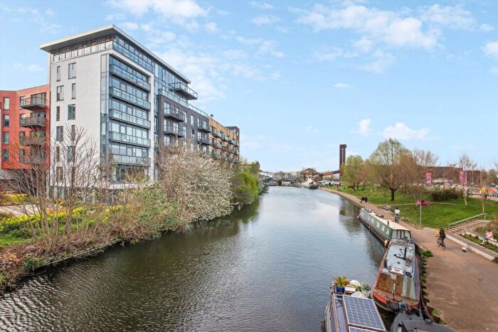 2 Bedroom Flat To Rent In Roach Road, Hackney Wick, E3