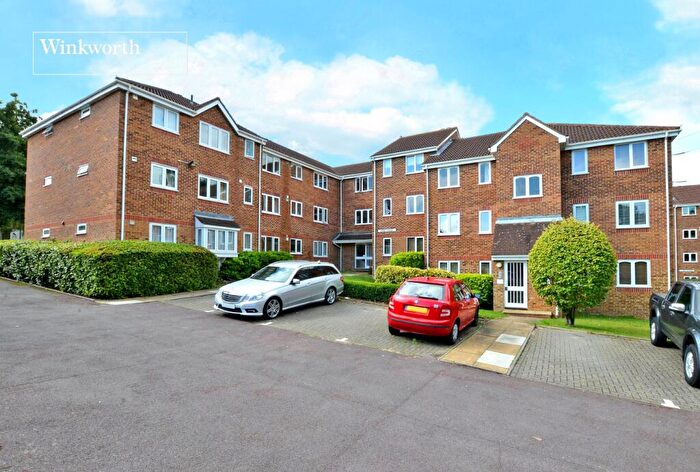 1 Bedroom Apartment For Sale In Percy Gardens, Worcester Park, KT4