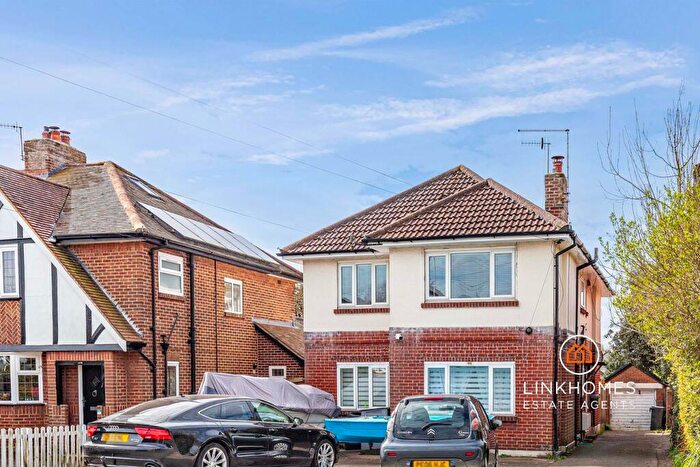 2 Bedroom Apartment For Sale In Fernside Road, Poole, BH15