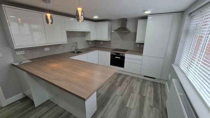 1 Bedroom Flat To Rent In Purbeck Court, Station Terrace, Wimborne, BH21