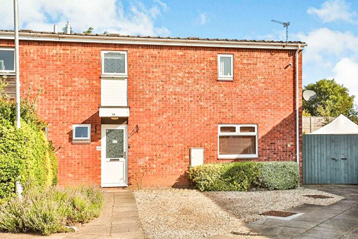 3 Bedroom Semi-Detached House For Sale In Honey Close, Norwich, NR1