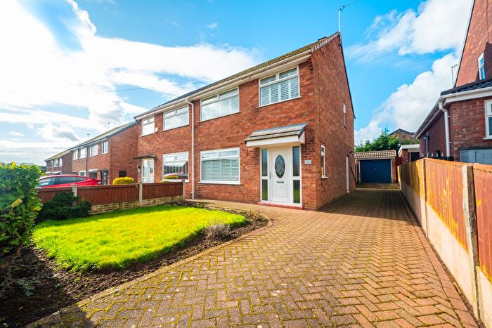 3 Bedroom Semi Detached House For Sale In Tracy Drive, Newton-Le-Willows, Merseyside, WA12