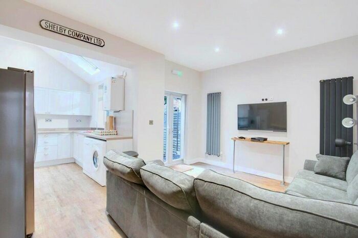 6 Bedroom Terraced House To Rent In Eldon Road, Birmingham, B16