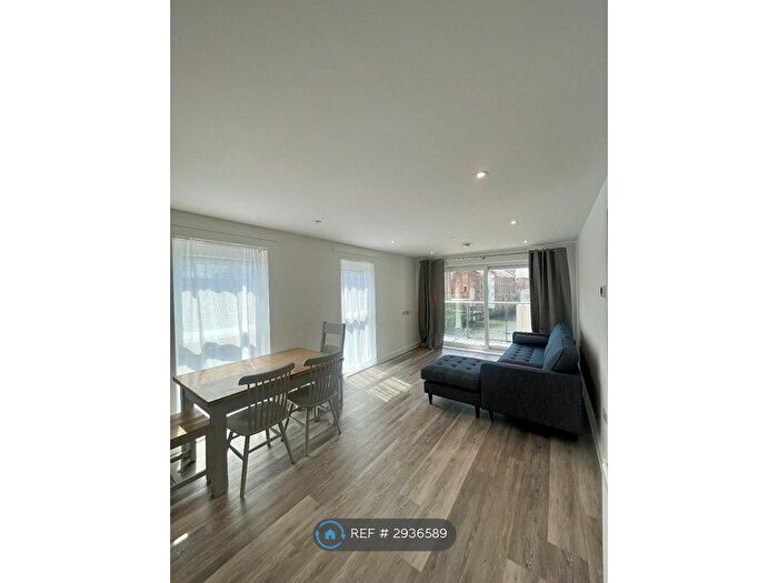 2 Bedroom Flat To Rent In Canary Quay, Norwich, NR1