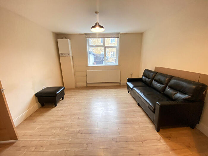 1 Bedroom Flat To Rent In Mare Street, Hackney - (inc Water Bill), E8