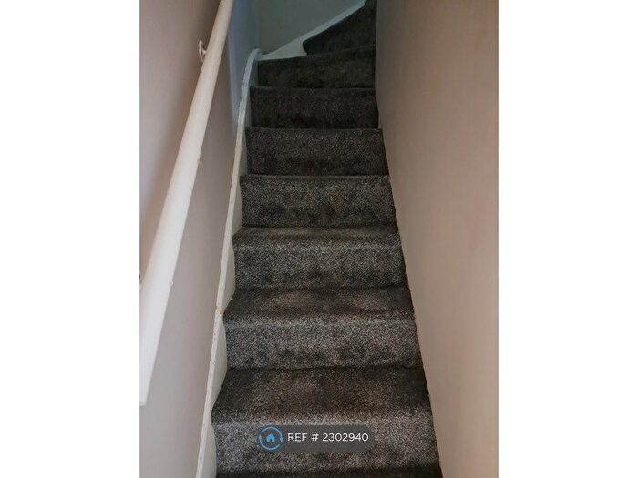 1 Bedroom Flat To Rent In North Park Road, Bradford, BD9