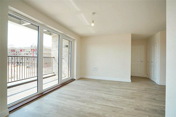 2 Bedroom Apartment To Rent In Genome Close, Cambridge, Cambridgeshire, CB3