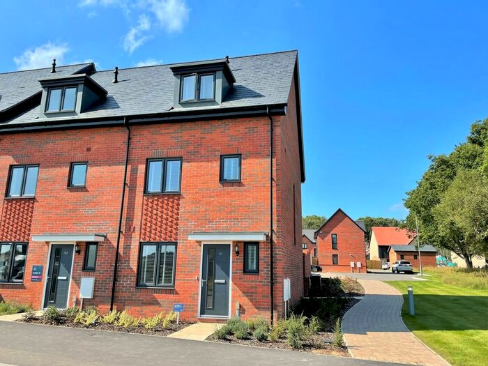 4 Bedroom End Of Terrace House To Rent In Bluebell Way, Whiteley, PO15