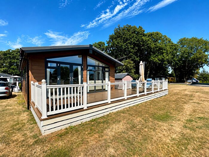 2 Bedroom Mobile Home For Sale In Merley House Lane, Poole, BH21