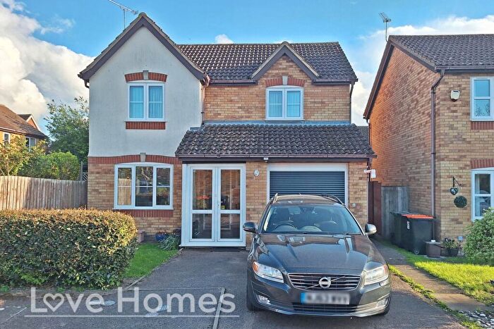 3 Bedroom Detached House For Sale In Nicholls Close, Barton-Le-Clay, MK45