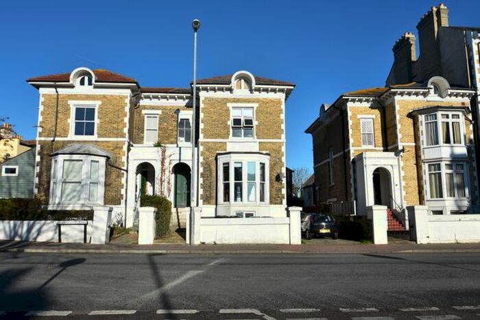 4 Bedroom Flat To Rent In Clarendon Road, Southsea, Hampshire, PO5