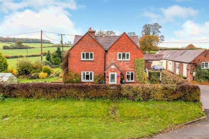 3 Bedroom Detached House For Sale In Yarlet Bank, Yarlet, Stafford, Staffordshire, ST18