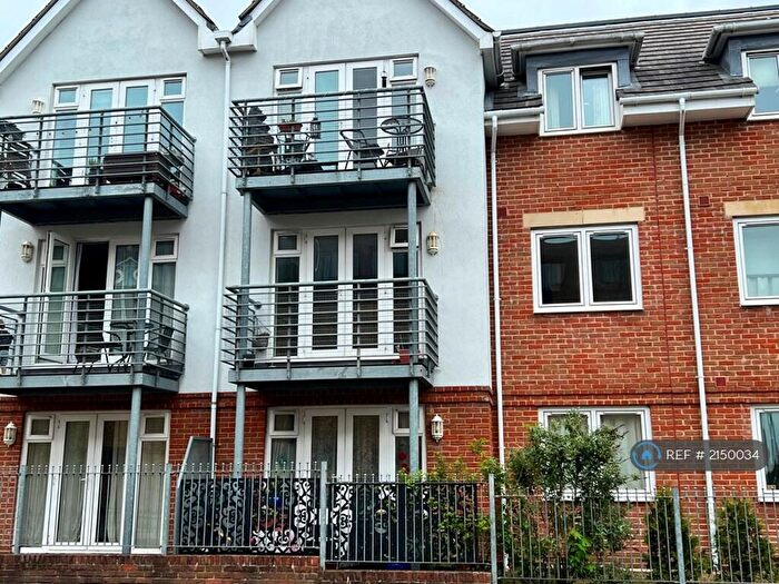2 Bedroom Flat To Rent In Old Dairy Close, Fleet, GU51