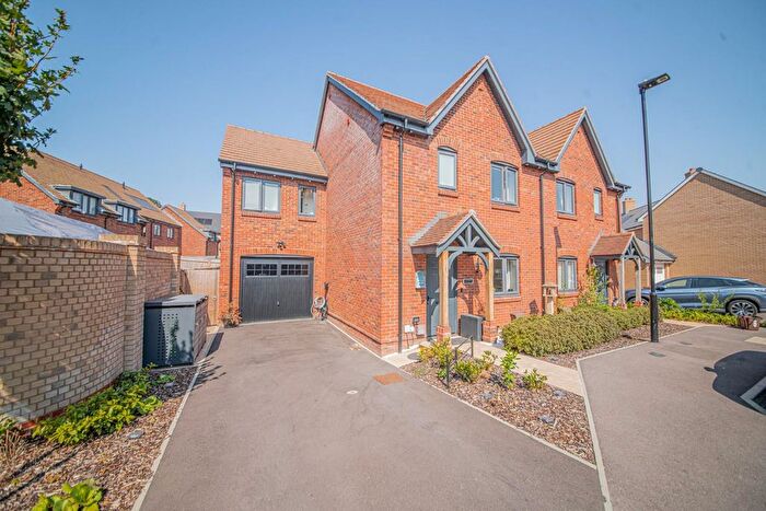 4 Bedroom Semi-Detached House For Sale In Belvedere Way, North Stoneham Park, Eastleigh, SO50