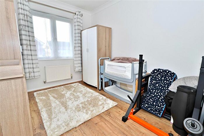 3 Bedroom Terraced House For Sale In Baynton Road, Woking, Surrey, GU22