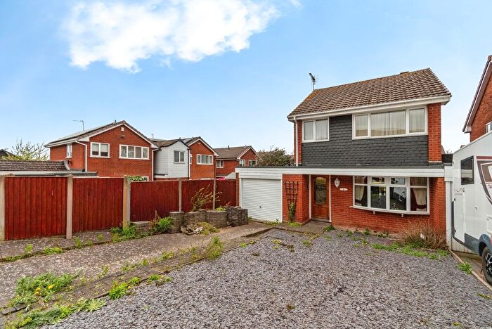 3 Bedroom Link Detached House For Sale In Gainsbrook Crescent, Norton Canes, Cannock, Staffordshire, WS11