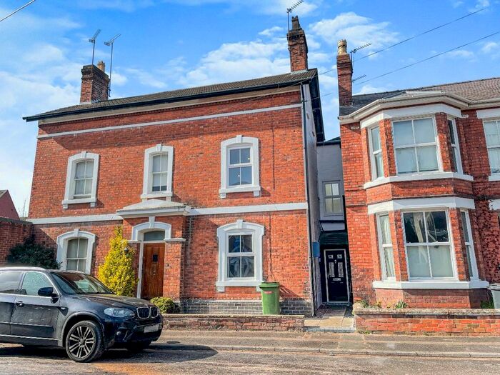 3 Bedroom Semi-Detached House To Rent In St. Judes Road West, Wolverhampton, WV6