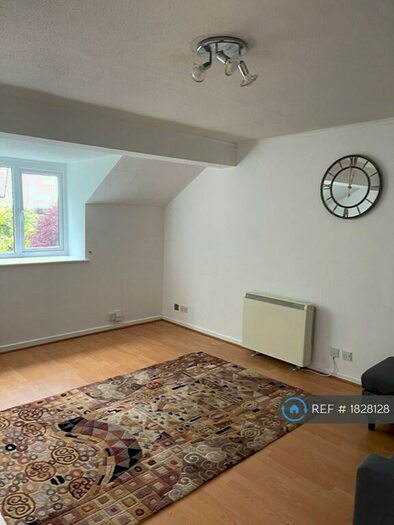 2 Bedroom Flat To Rent In Forest View, Cardiff, CF5