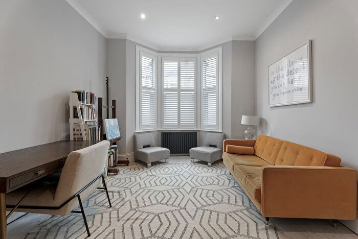 5 Bedroom Terraced House For Sale In Ingersoll Road, London, W12