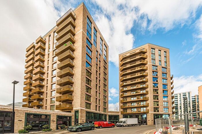 3 Bedroom Flat To Rent In Capital Interchange Way, Brentford, TW8