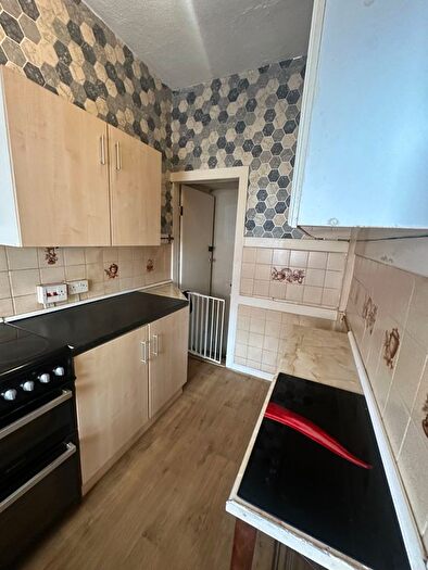 2 Bedroom Terraced House To Rent In Cross Flatts Parade, Beeston, Leeds, LS11
