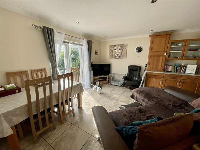 4 Bedroom Detached House For Sale In Margaret Street, Ammanford, SA18