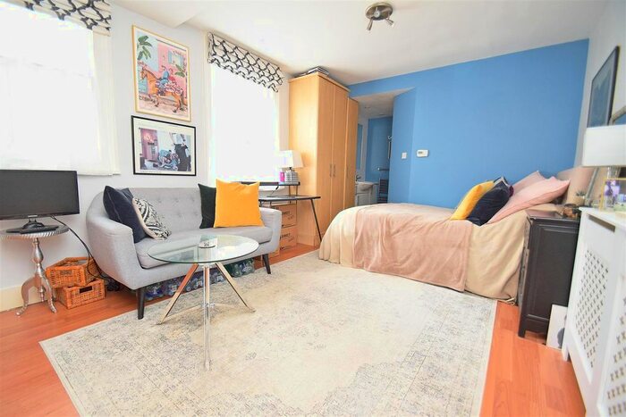 Studio To Rent In The Barons, St Margarets, Twickenham, TW1