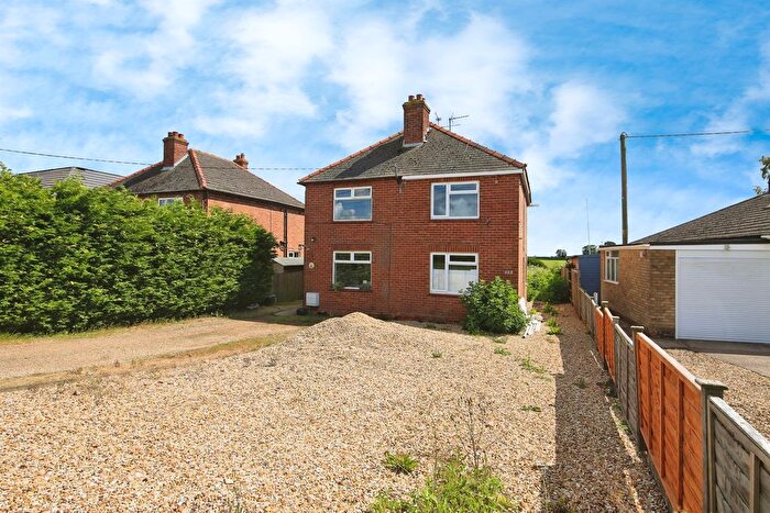 2 Bedroom Semi-Detached House For Sale In Bourne Road, Spalding, PE11