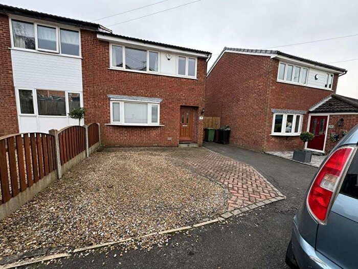 3 Bedroom Terraced House To Rent In Sandgate Drive, Kippax, LS25