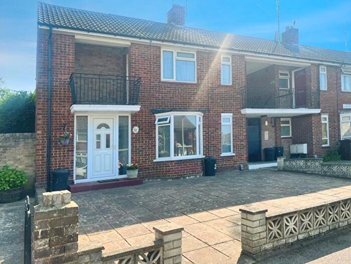 1 Bedroom Maisonette For Sale In Gloucester Close, Rainham, Kent, ME8