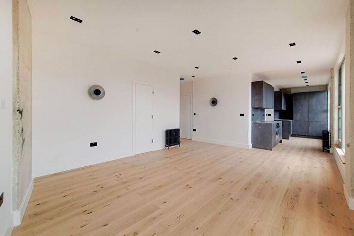 2 Bedroom Flat To Rent In Heaton Road, Peckham, London, SE15